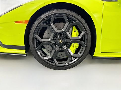 Used 2023 Lamborghini Huracan Tecnica RWD image 32