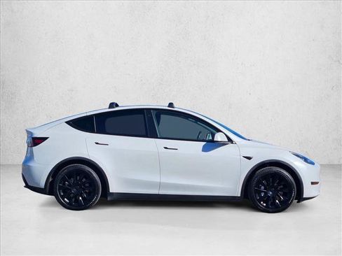 Used 2021 Tesla Model Y Long Range image 5