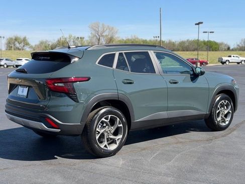 New 2026 Chevrolet Trax LT FWD image 7