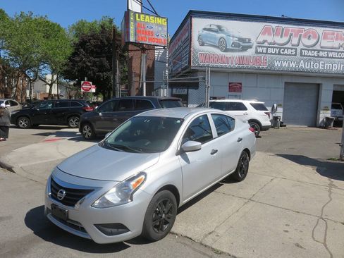 Used 2019 Nissan Versa S Plus FWD image 2