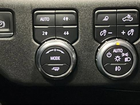 Used 2023 GMC Sierra 1500 SLT AWD/4WD image 39