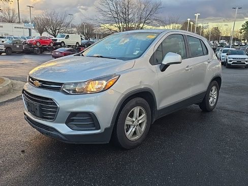 Used 2020 Chevrolet Trax LS image 1