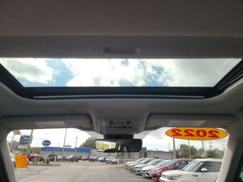 Used 2022 Toyota Highlander XLE image 15