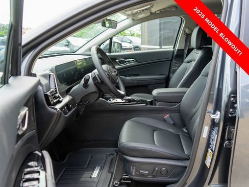 Used 2025 Kia Sportage EX image 5