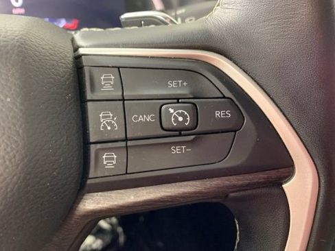 Used 2022 Jeep Grand Cherokee L Limited w/ Luxury Tech Group II AWD/4WD image 34