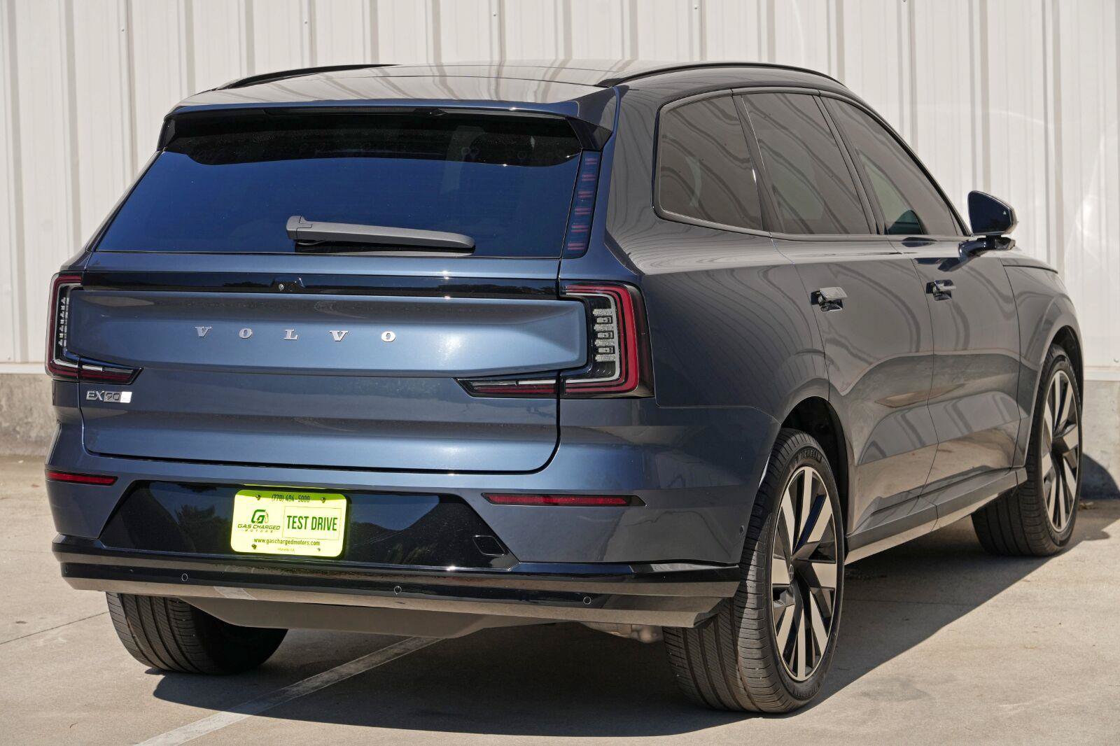 Used 2025 Volvo EX90 Ultra AWD/4WD image 48