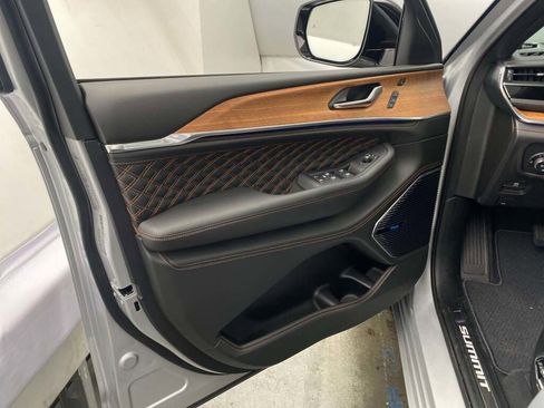New 2025 Jeep Grand Cherokee Summit image 19