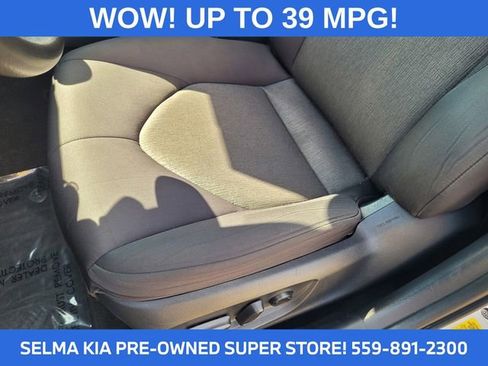 Used 2021 Toyota Camry LE image 10