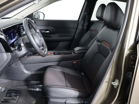 Used 2025 Nissan Kicks SR FWD image 7
