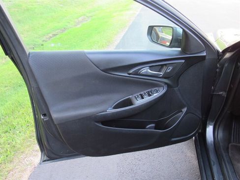 Used 2017 Chevrolet Malibu LT FWD image 16