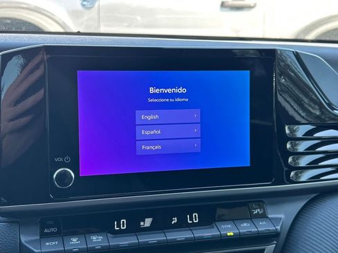 Used 2025 Toyota Camry SE w/ Convenience Package image 32