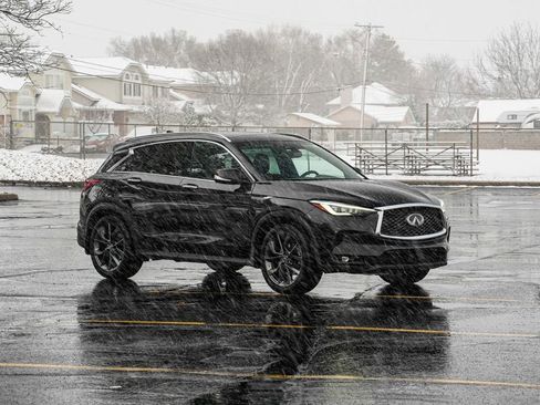 Used 2019 INFINITI QX50 Essential w/ Sensory Package image 3