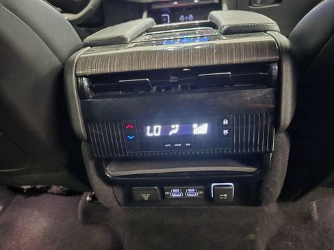 Used 2022 Jeep Wagoneer Series II AWD/4WD image 39