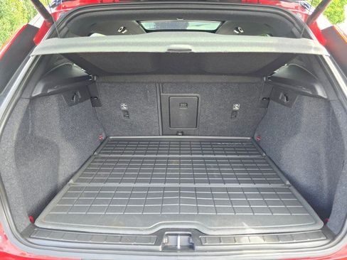 Used 2021 Volvo XC40 T5 R-Design image 16