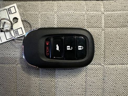 Used 2025 Honda HR-V LX image 17