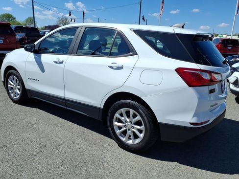 Used 2020 Chevrolet Equinox LS image 3