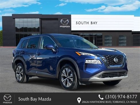 Used 2023 Nissan Rogue SV image 1