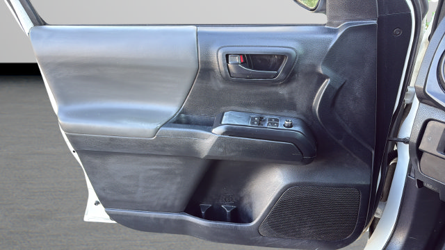Used 2016 Toyota Tacoma SR RWD image 9