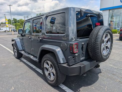 Used 2016 Jeep Wrangler Unlimited Sahara w/ Connectivity Group AWD/4WD image 3