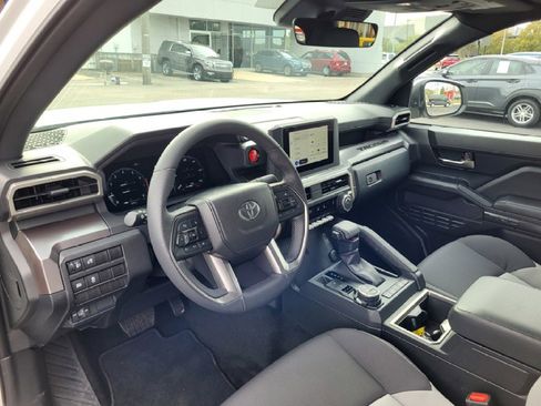 Used 2025 Toyota Tacoma TRD Off-Road image 30