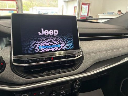 Certified 2024 Jeep Compass Latitude AWD/4WD image 38
