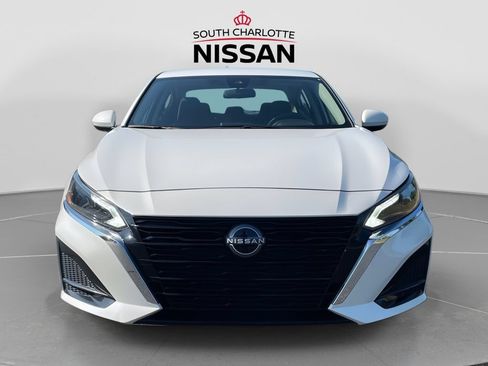 Used 2023 Nissan Altima 2.5 SV FWD image 2