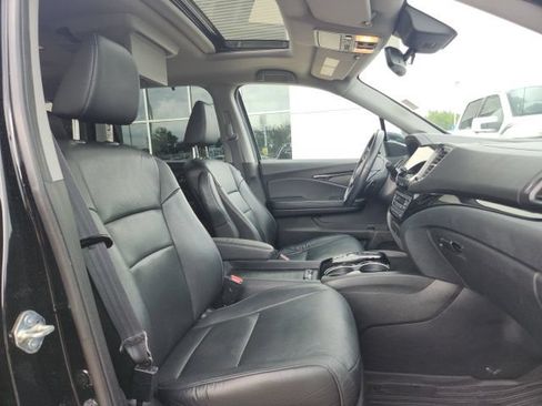 Used 2021 Honda Pilot Touring image 11