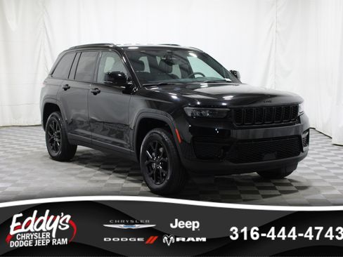 Used 2025 Jeep Grand Cherokee Altitude AWD/4WD image 1
