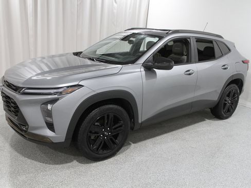 Certified 2024 Chevrolet Trax ACTIV w/ Sunroof Package image 3