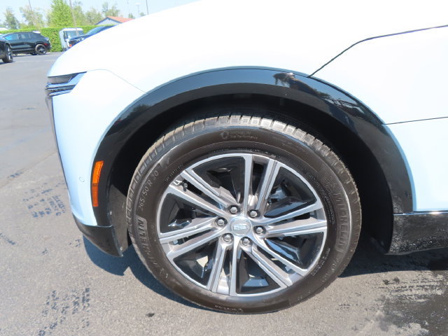 Certified 2024 Cadillac Lyriq Luxury AWD/4WD image 8