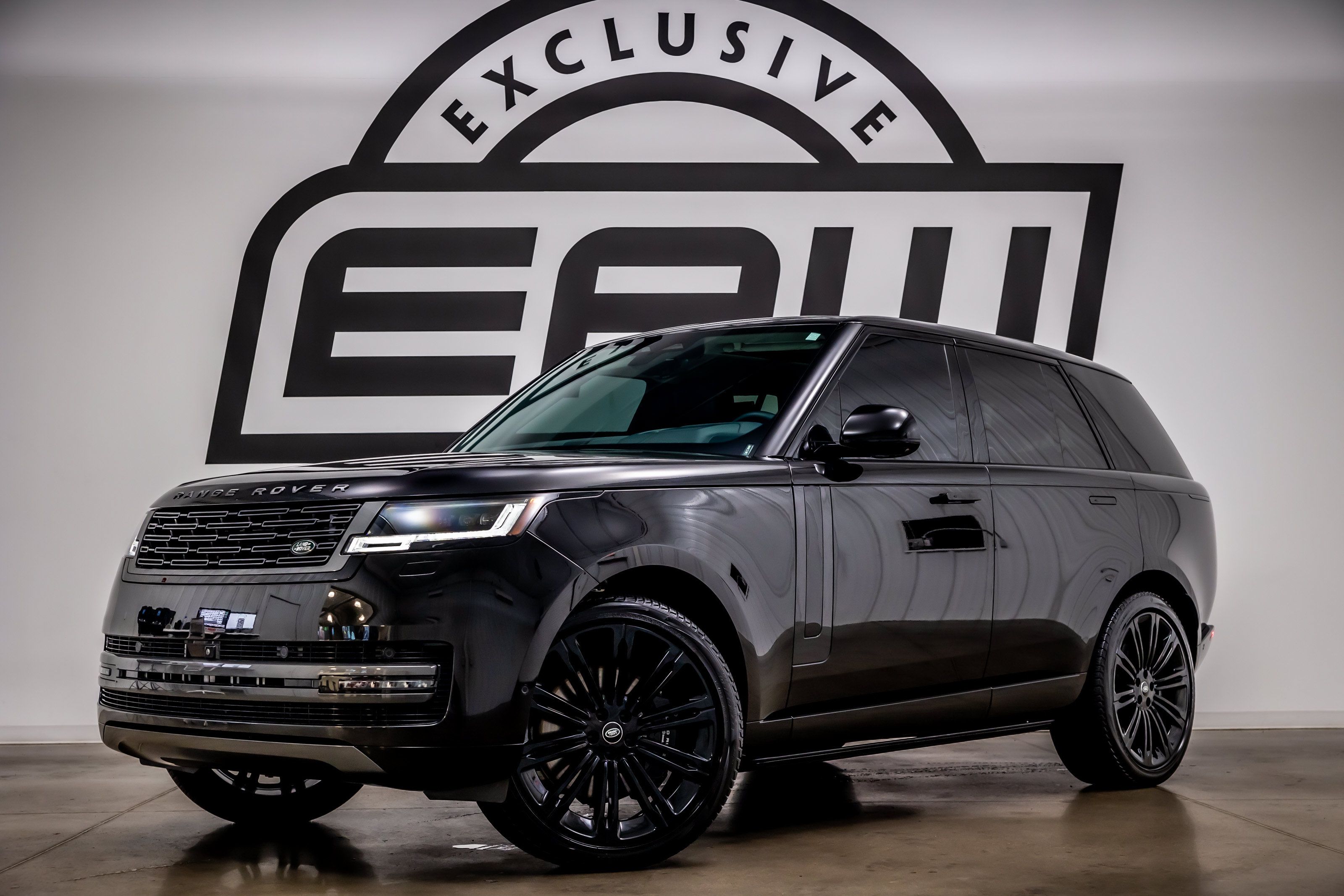 Used 2024 Land Rover Range Rover SE AWD/4WD image 1