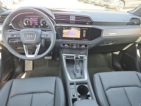New 2025 Audi Q3 2.0T Premium image 10