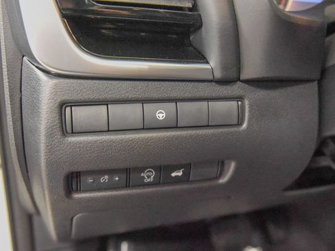 Used 2023 Nissan Rogue SL w/ SL Premium Package image 16