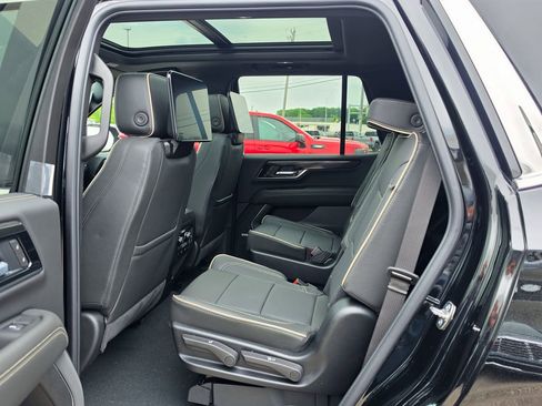 New 2026 GMC Yukon Elevation w/ Elevation Premium Package AWD/4WD image 13