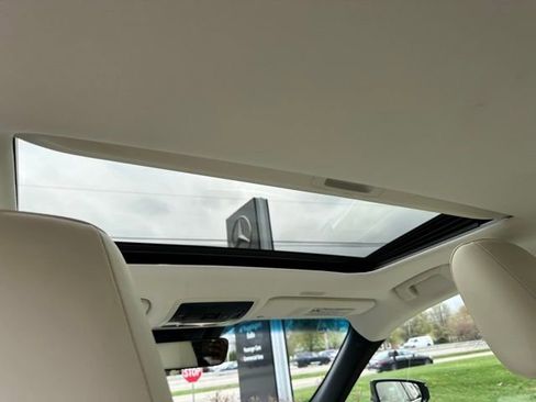 Used 2022 Lexus ES 300h w/ Luxury Package FWD image 40