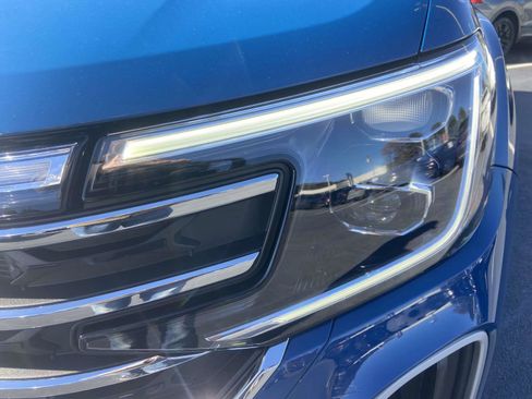 Certified 2025 Volkswagen Atlas SE w/ Panoramic Sunroof Package image 5