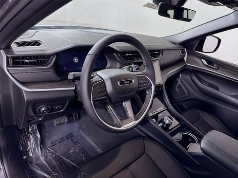 New 2025 Jeep Grand Cherokee L Limited w/ Trailer Tow Package image 4