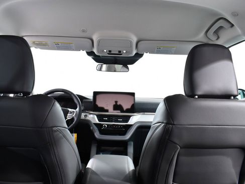 New 2026 Ford Explorer Active w/ Active Comfort Package image 17