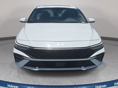 Used 2025 Hyundai Elantra SEL FWD image 3