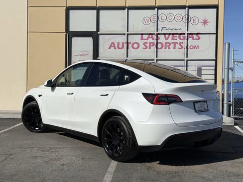 Used 2021 Tesla Model Y Long Range image 9