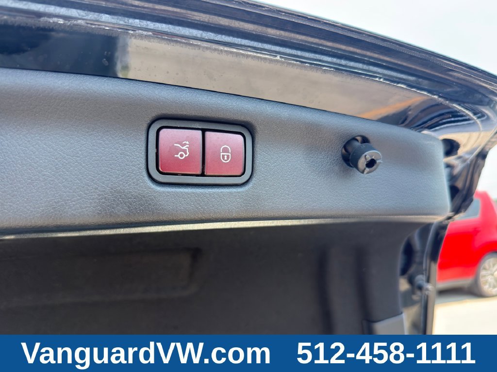 Used 2023 Mercedes-Benz C 300 Sedan image 8