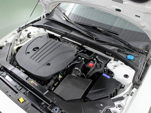 Certified 2022 Volvo S60 B5 Momentum w/ Premium Package image 26