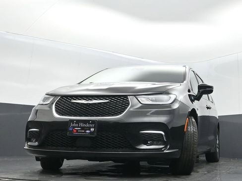 Certified 2024 Chrysler Pacifica Select image 30