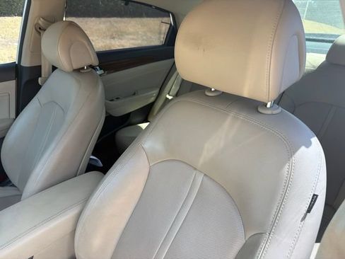 Used 2016 Hyundai Sonata Limited w/ Option Group 02 FWD image 10