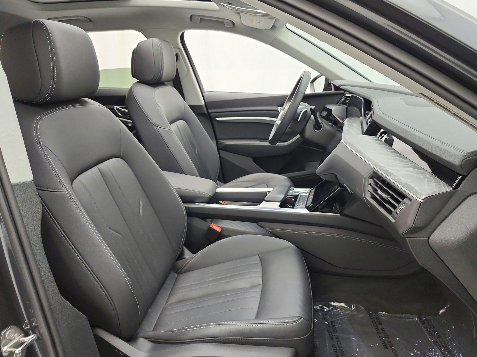 Used 2024 Audi Q8 e-tron Premium AWD/4WD image 19