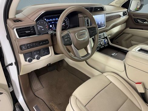 Used 2021 GMC Yukon Denali w/ Denali Premium Package RWD image 4
