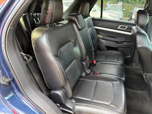 Used 2017 Ford Explorer XLT w/ Equipment Group 202A AWD/4WD image 32