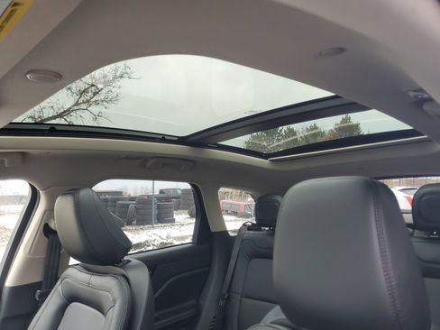 New 2026 Lincoln Corsair Premiere image 11