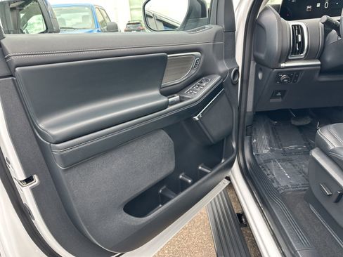 Used 2025 Ford Expedition Max Platinum AWD/4WD image 19