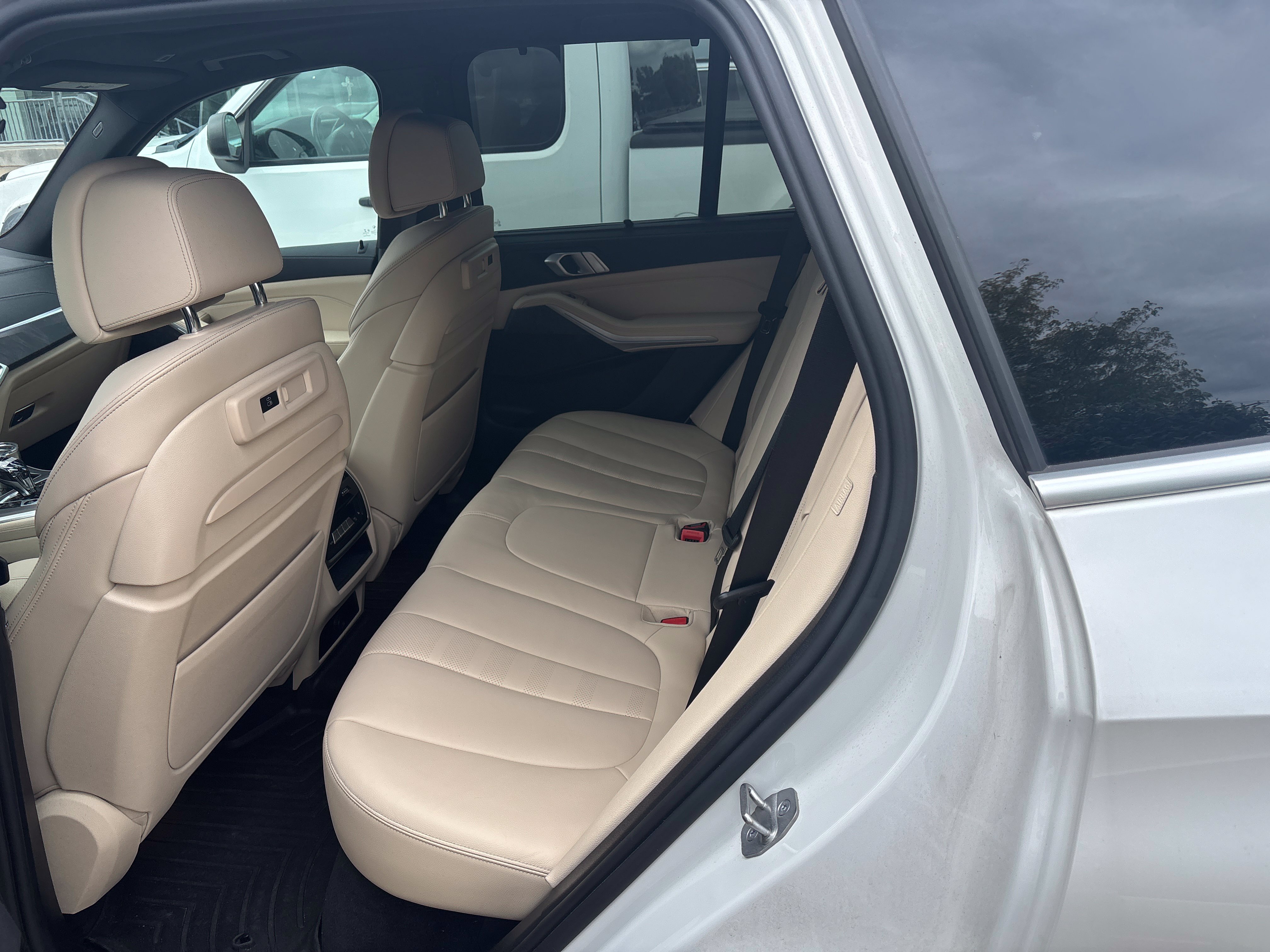 Used 2022 BMW X5 xDrive40i w/ Executive Package AWD/4WD image 8